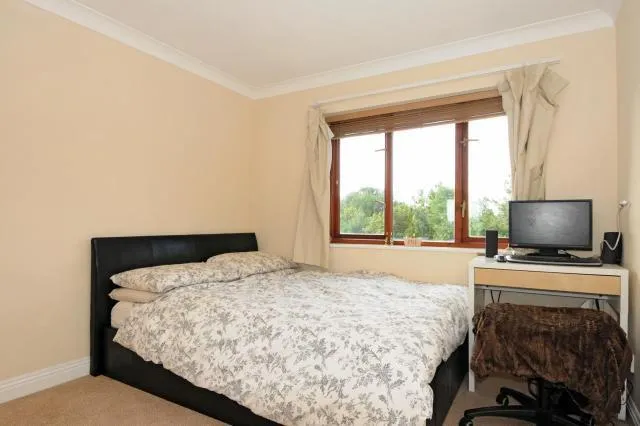 Bradley Moor Square, Thatcham, RG18, photo 6