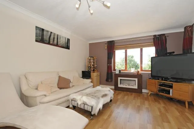 Bradley Moor Square, Thatcham, RG18, photo 5