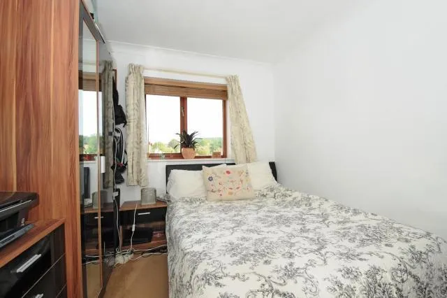 Bradley Moor Square, Thatcham, RG18, photo 7