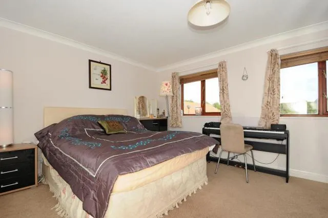 Bradley Moor Square, Thatcham, RG18, photo 8