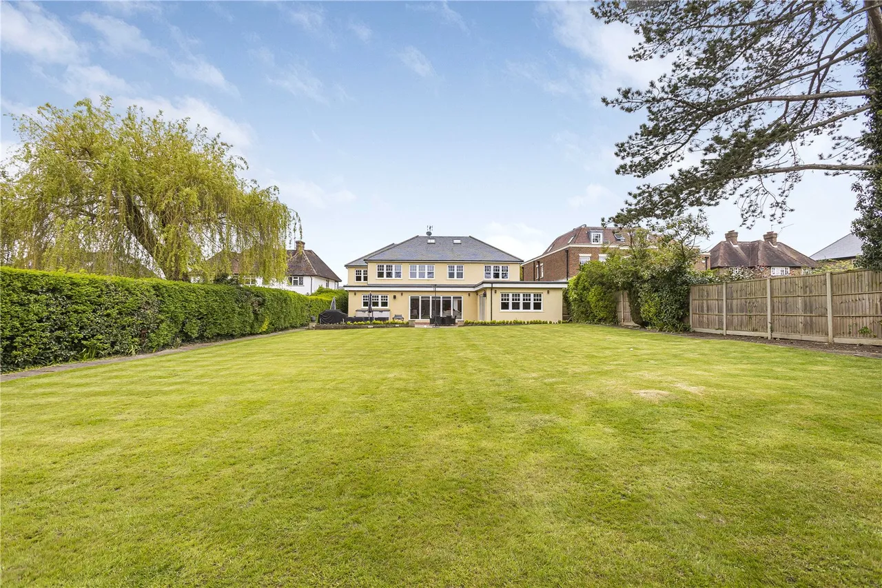 Brookmans Avenue, Brookmans Park, Hertfordshire, AL9 7QJ, photo 24