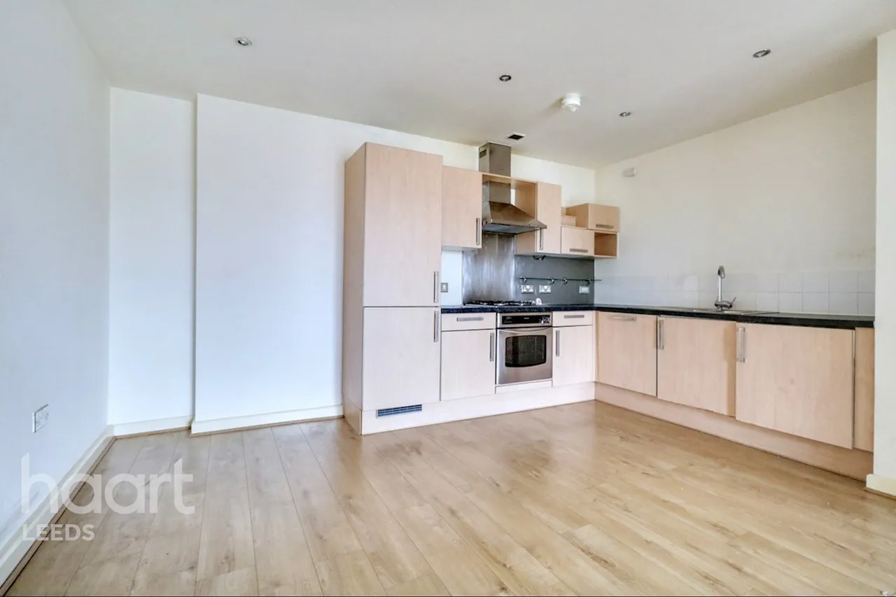 Bowman Lane, Leeds, LS10, photo 2