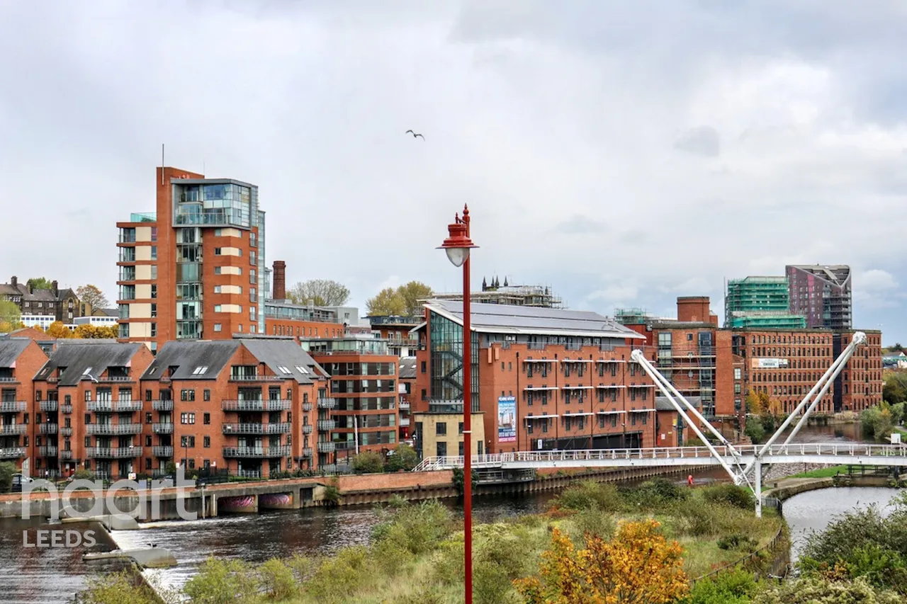 2 bed flat for sale, Bowman Lane, Leeds, LS10