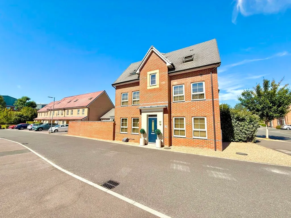 4 bed house for sale — Money Mead, Dunstable LU6 1FT