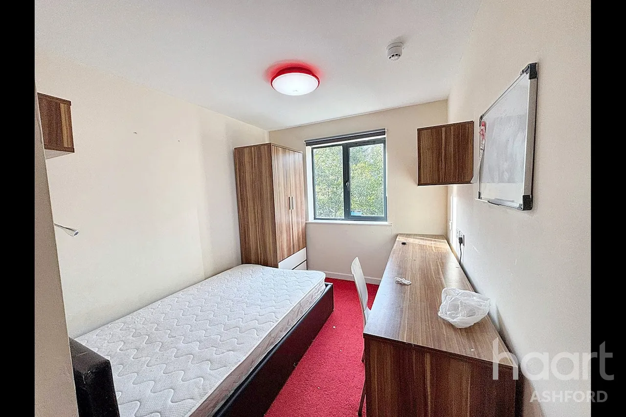 1 bed flat to rent, Kentish House, CT1