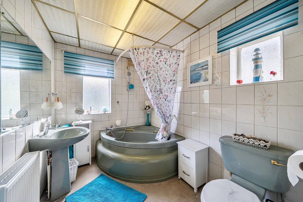 The Heights, Northolt, UB5, photo 9