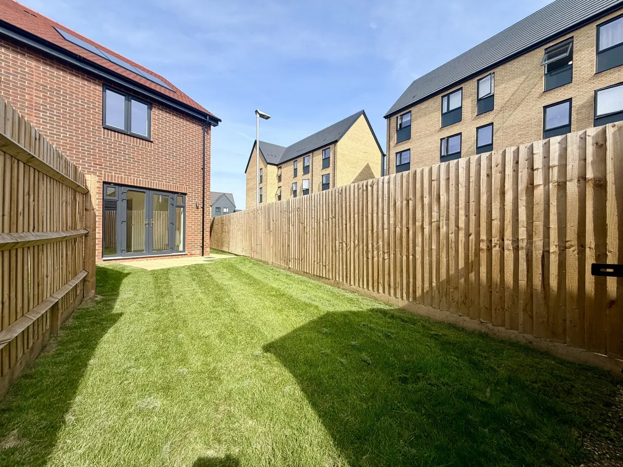 Watling Street, Whitehouse Park, MK8, photo 10