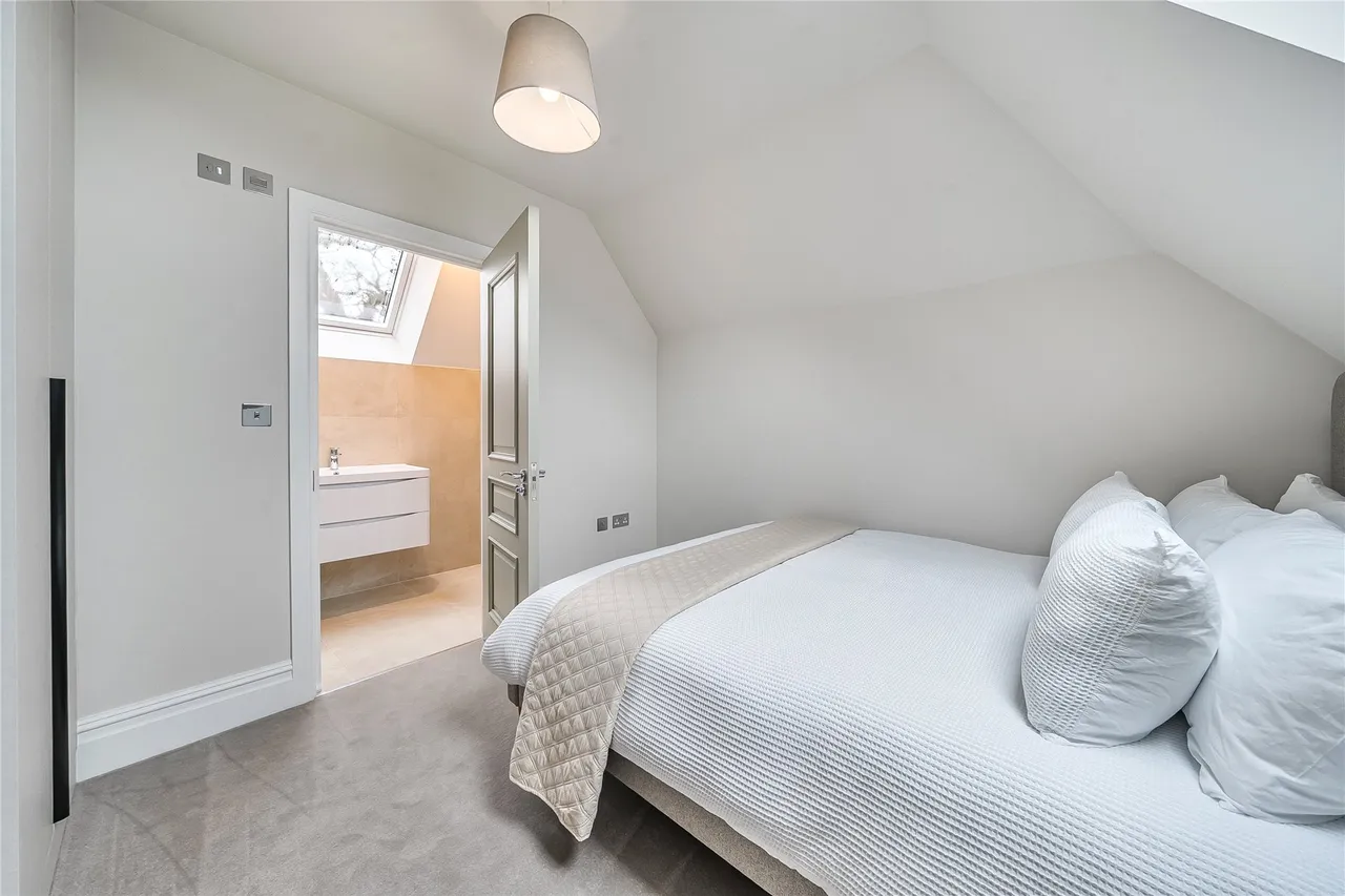 Bennett Way, West Clandon, GU4, photo 16