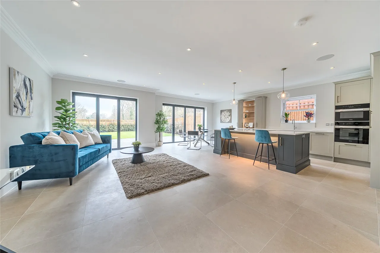 Bennett Way, West Clandon, GU4, photo 10
