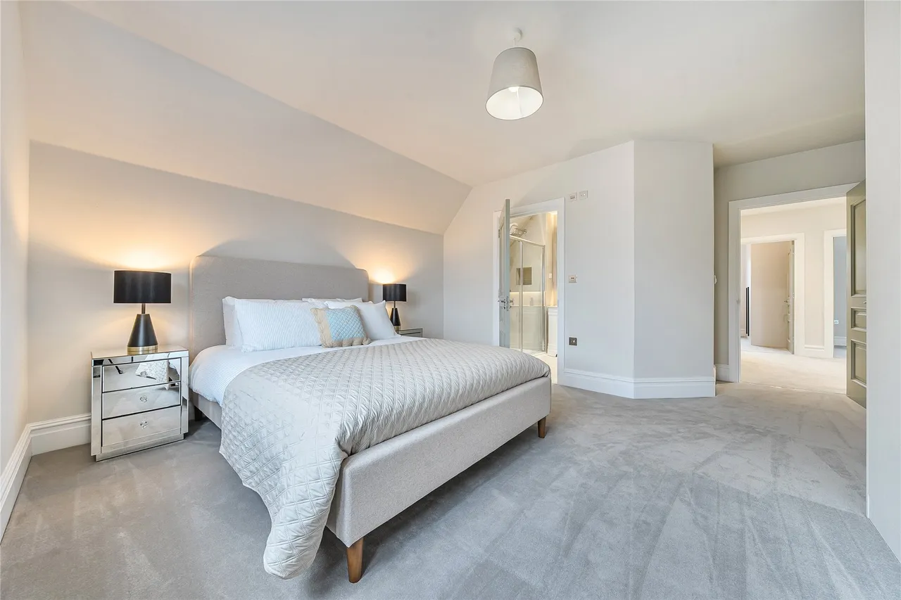 Bennett Way, West Clandon, GU4, photo 12