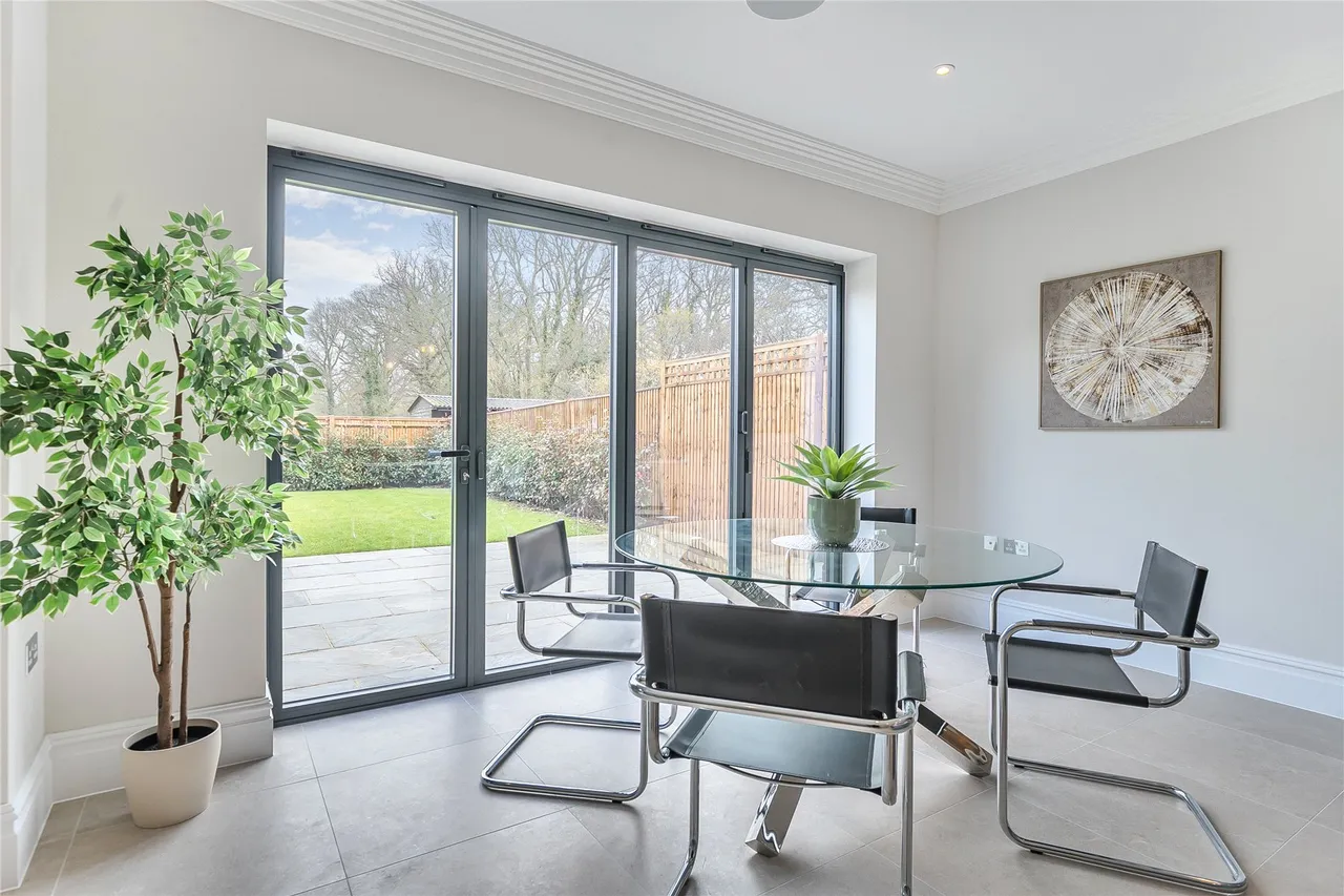Bennett Way, West Clandon, GU4, photo 9