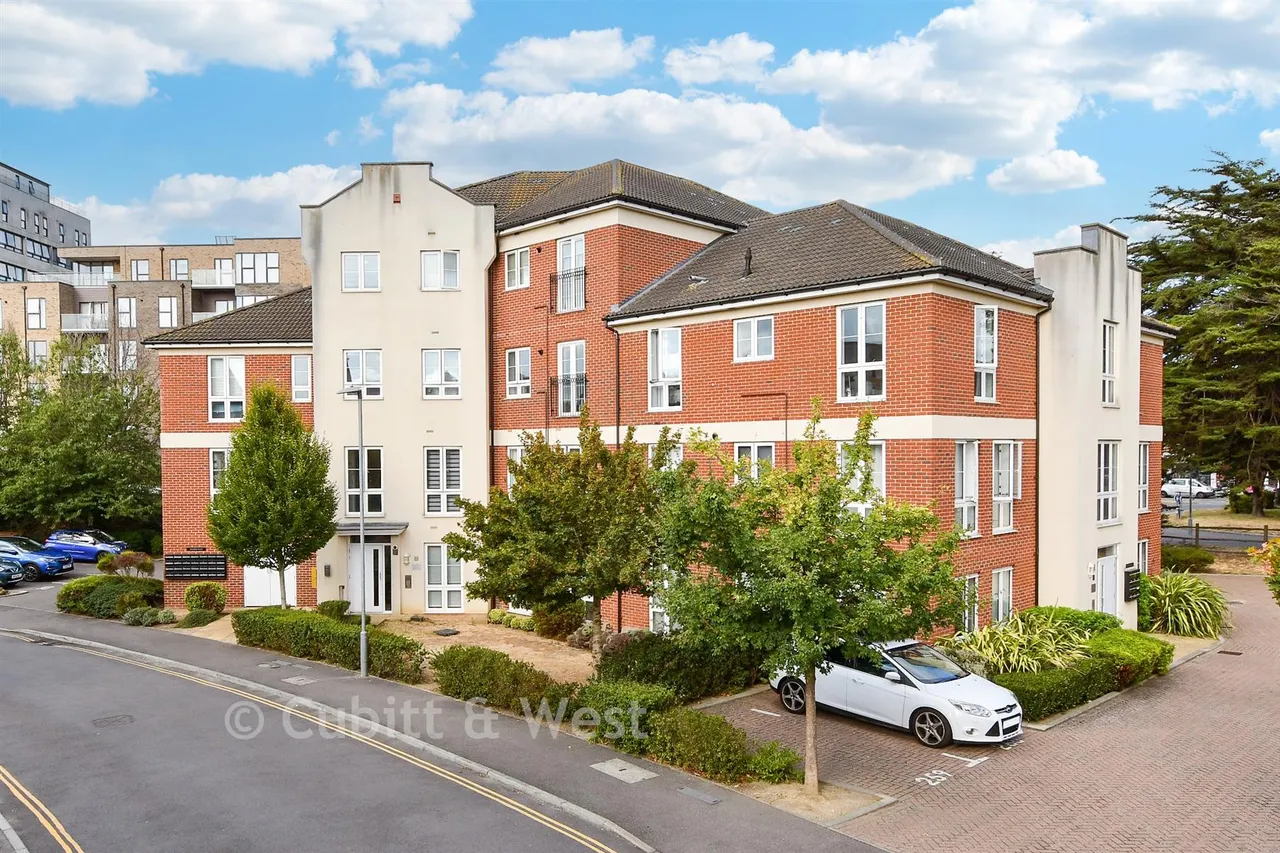 2 bed flat for sale, Cambrian Way, Tarring, BN13