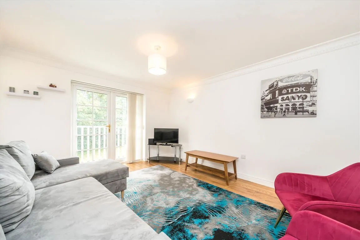 2 bed flat to rent, Macmillan Way, SW17