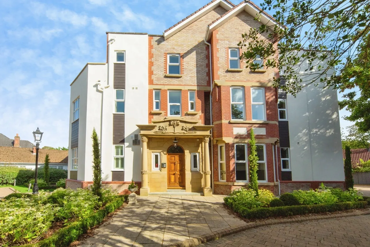 2 bed flat for sale, Victoria Road, Formby, L37