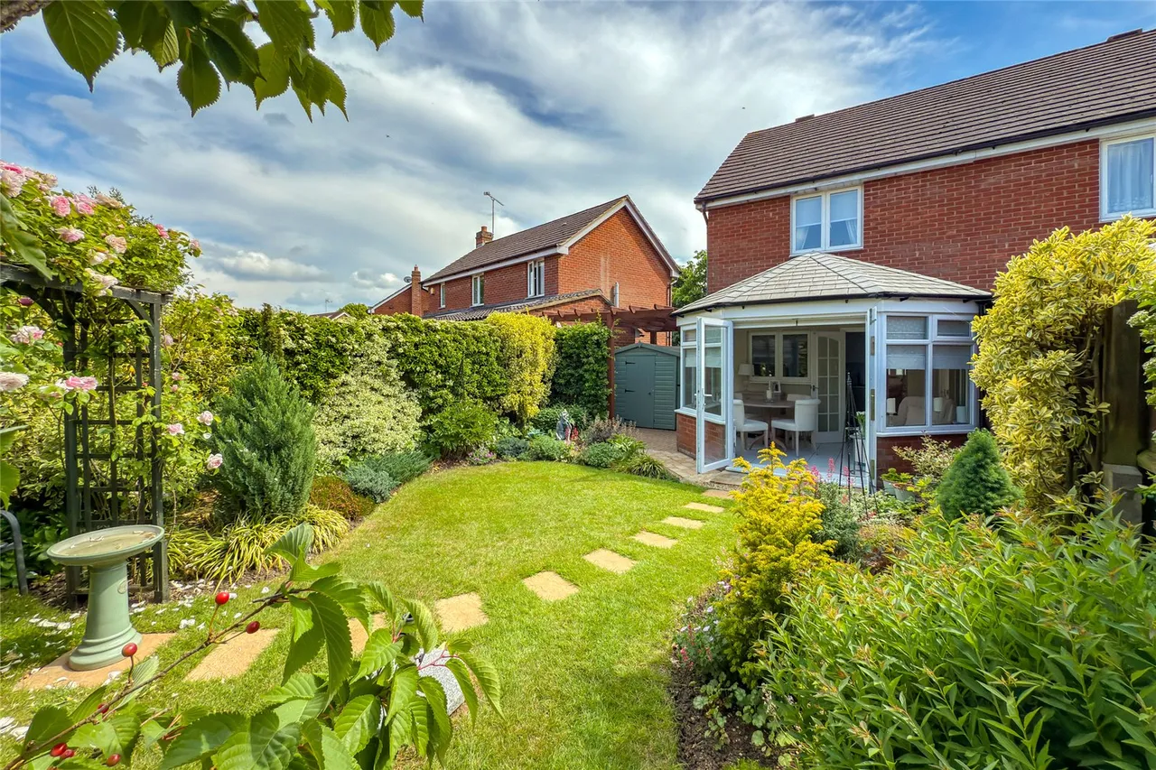 2 bed house for sale — Puddingstone Drive, St. Albans, Hertfordshire, AL4 0GY