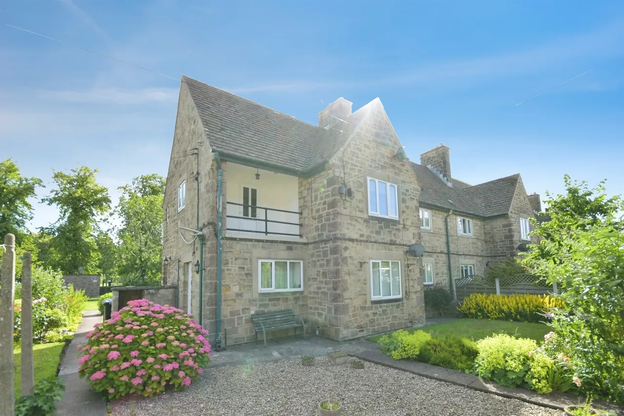 2 bed flat for sale — Holywell, Bakewell