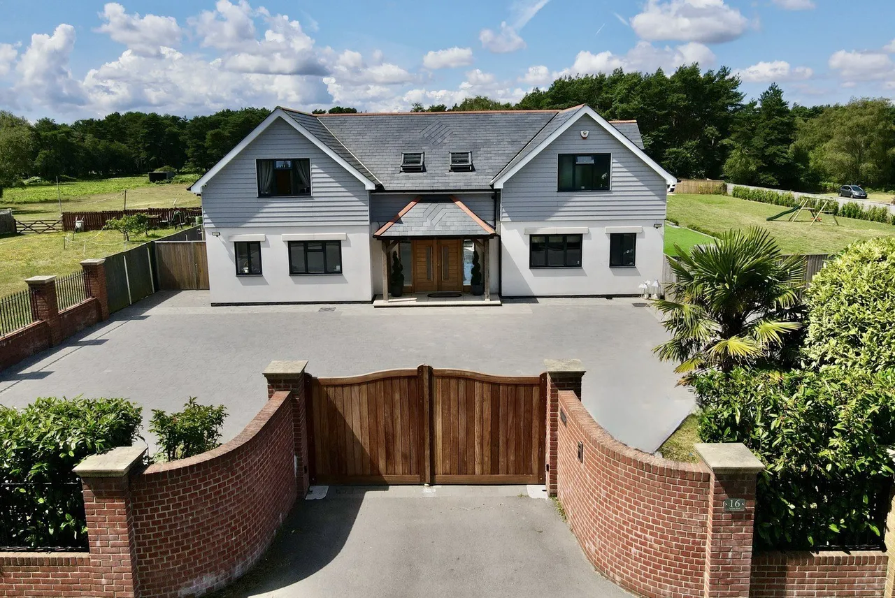 Foxbury Road, Ringwood, BH24, photo 2