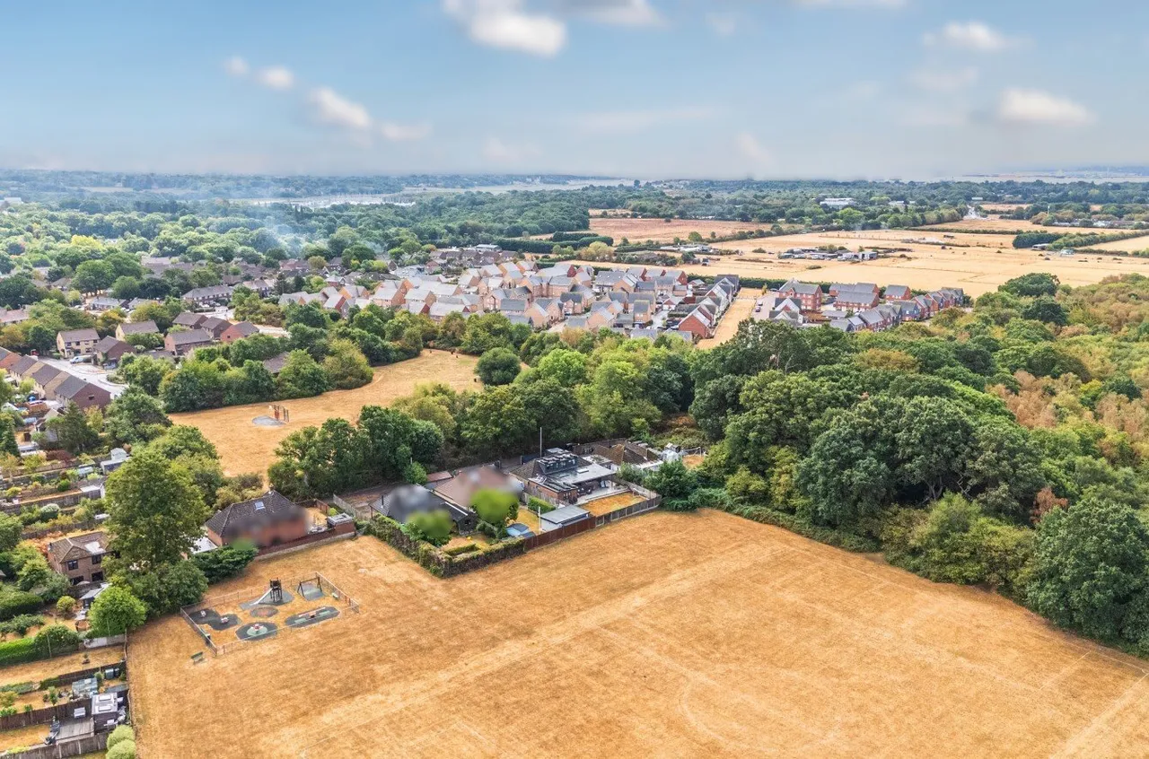 Priors Hill Lane, Bursledon, SO31, photo 25