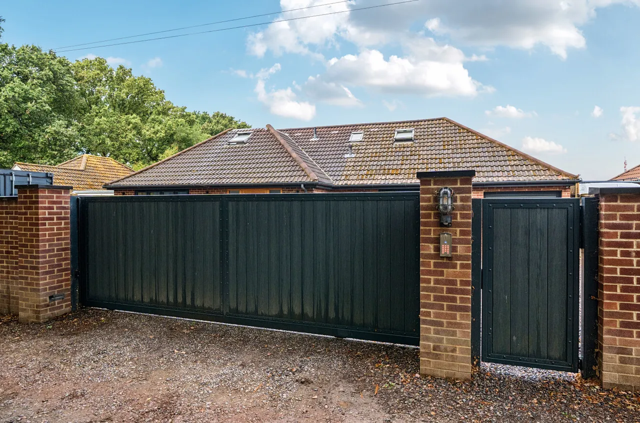 Priors Hill Lane, Bursledon, SO31, photo 24