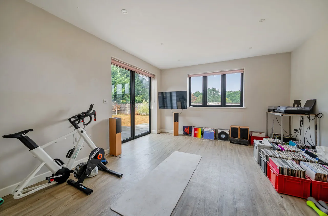 Priors Hill Lane, Bursledon, SO31, photo 20