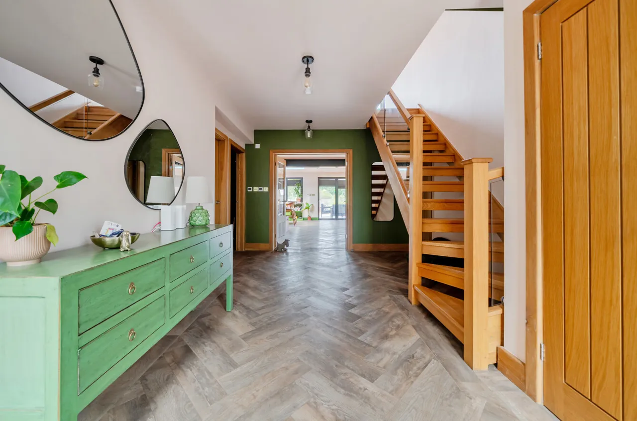 Priors Hill Lane, Bursledon, SO31, photo 2