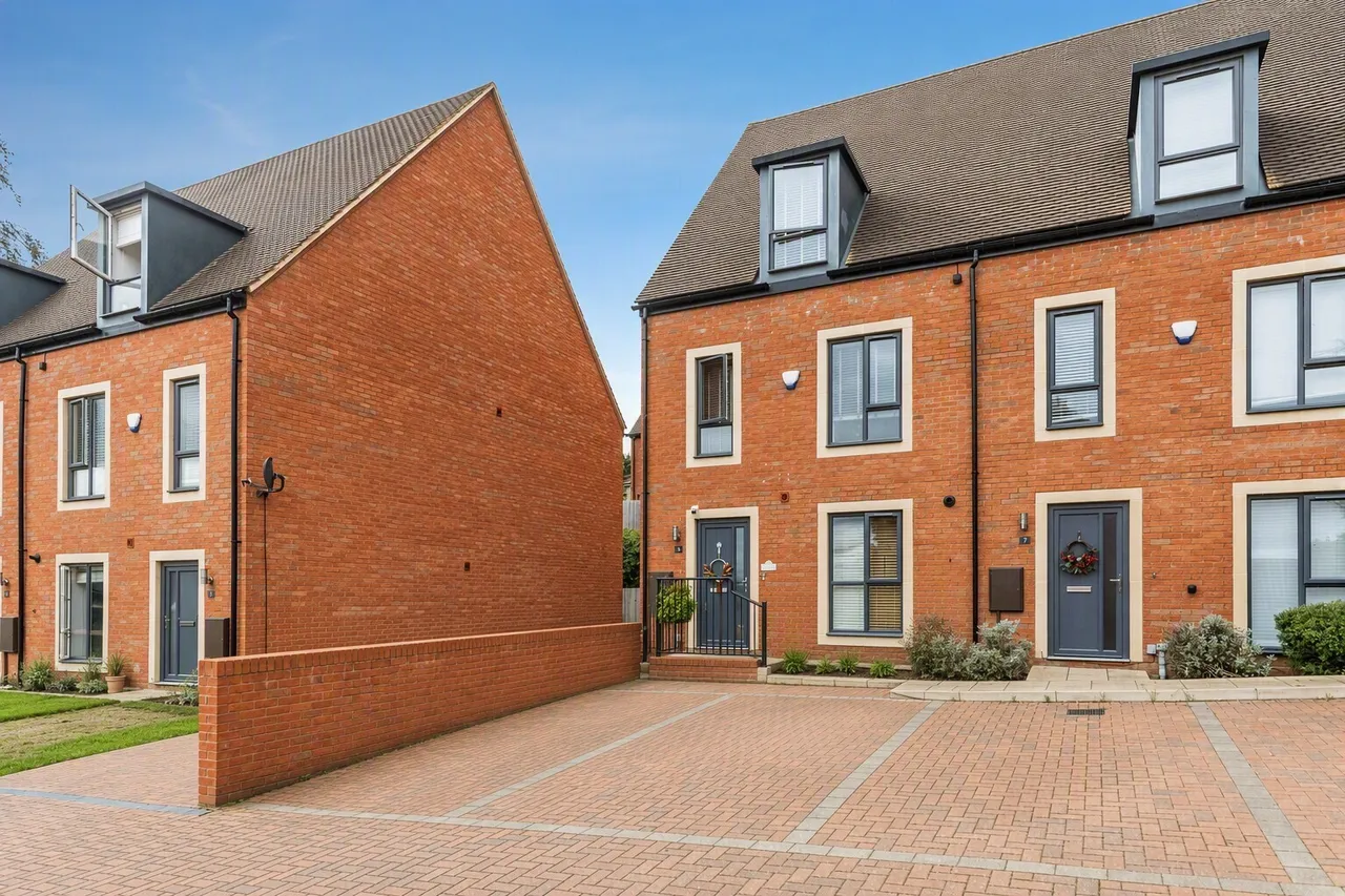 4 bed house for sale — Middlewest Road, KETTERING