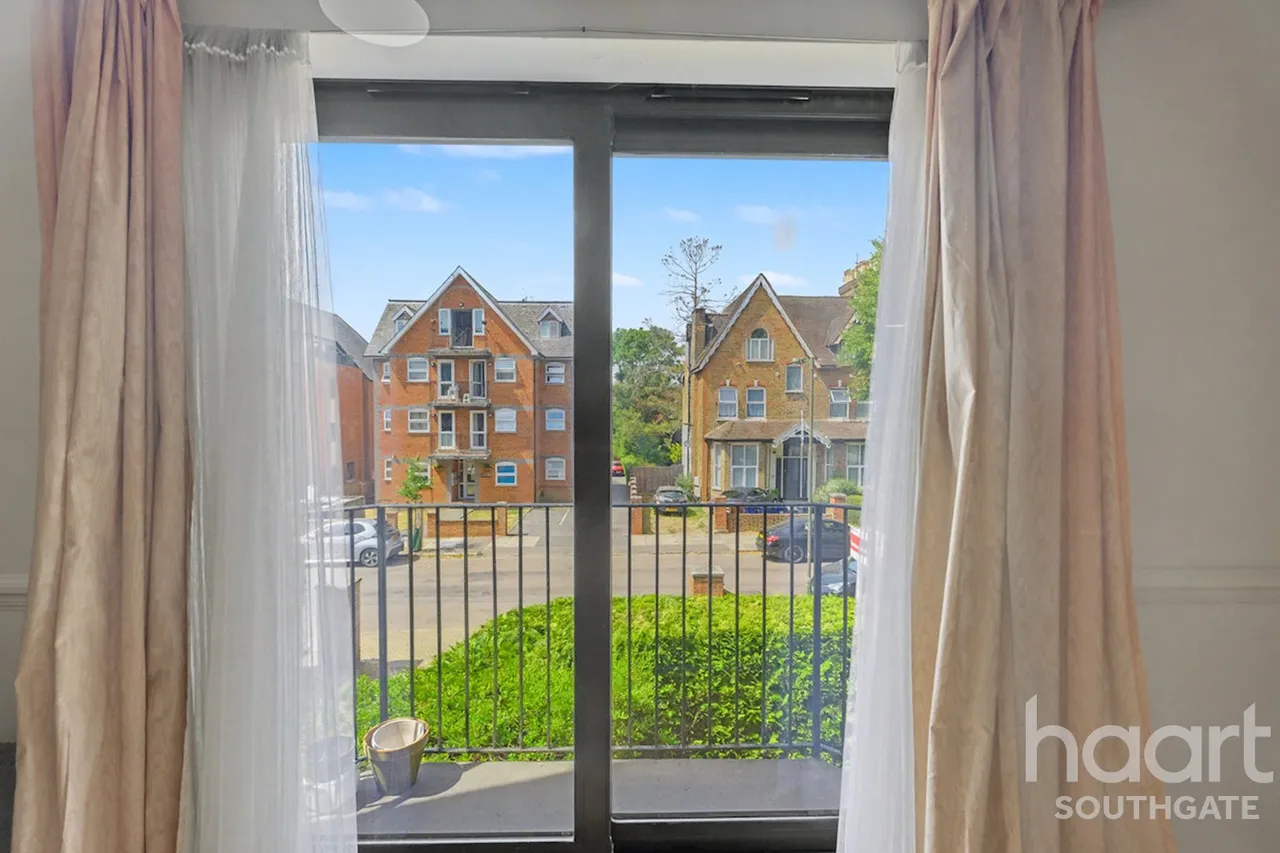 Holden Avenue, London, N12, photo 6