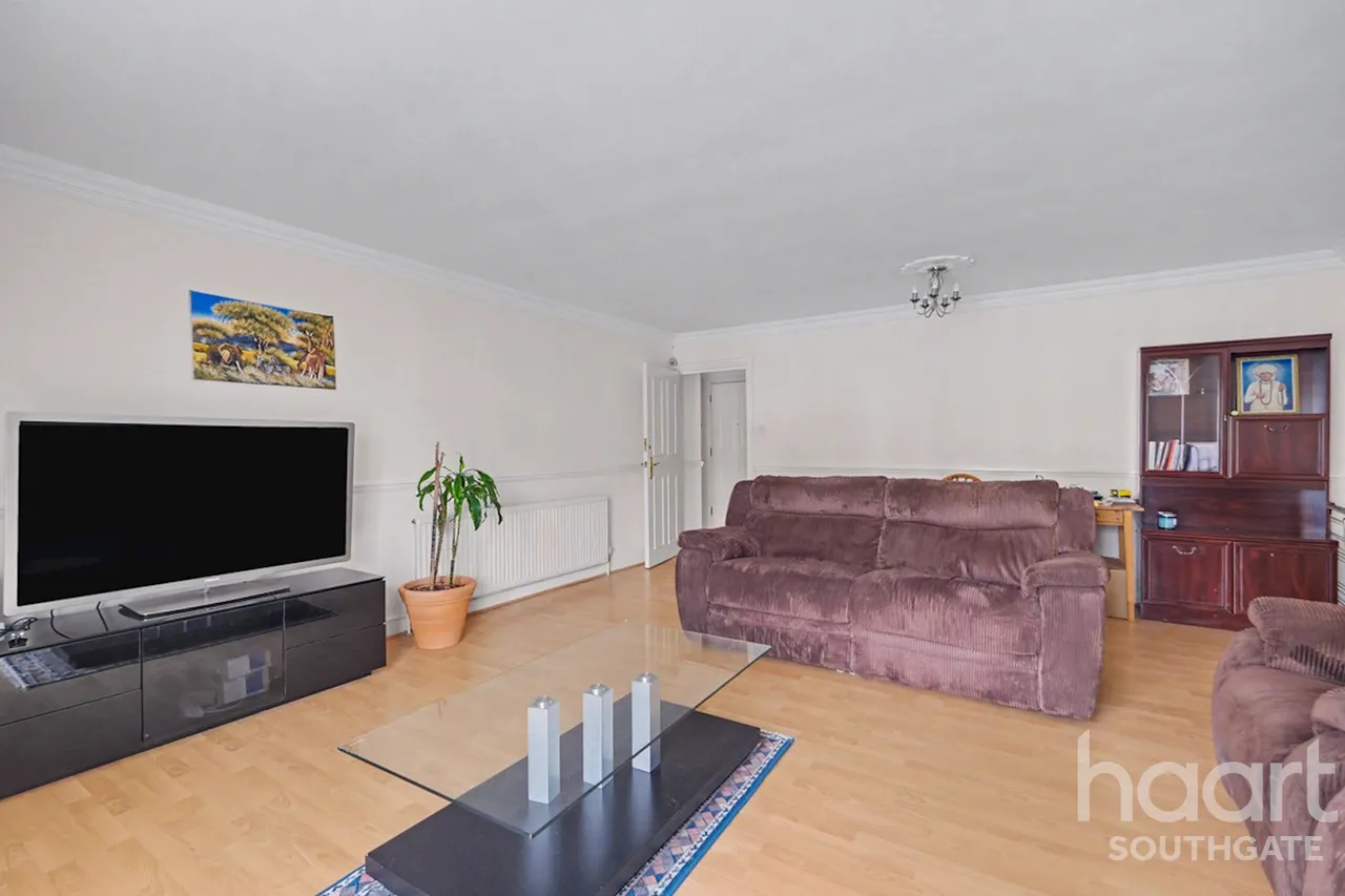 Holden Avenue, London, N12, photo 9