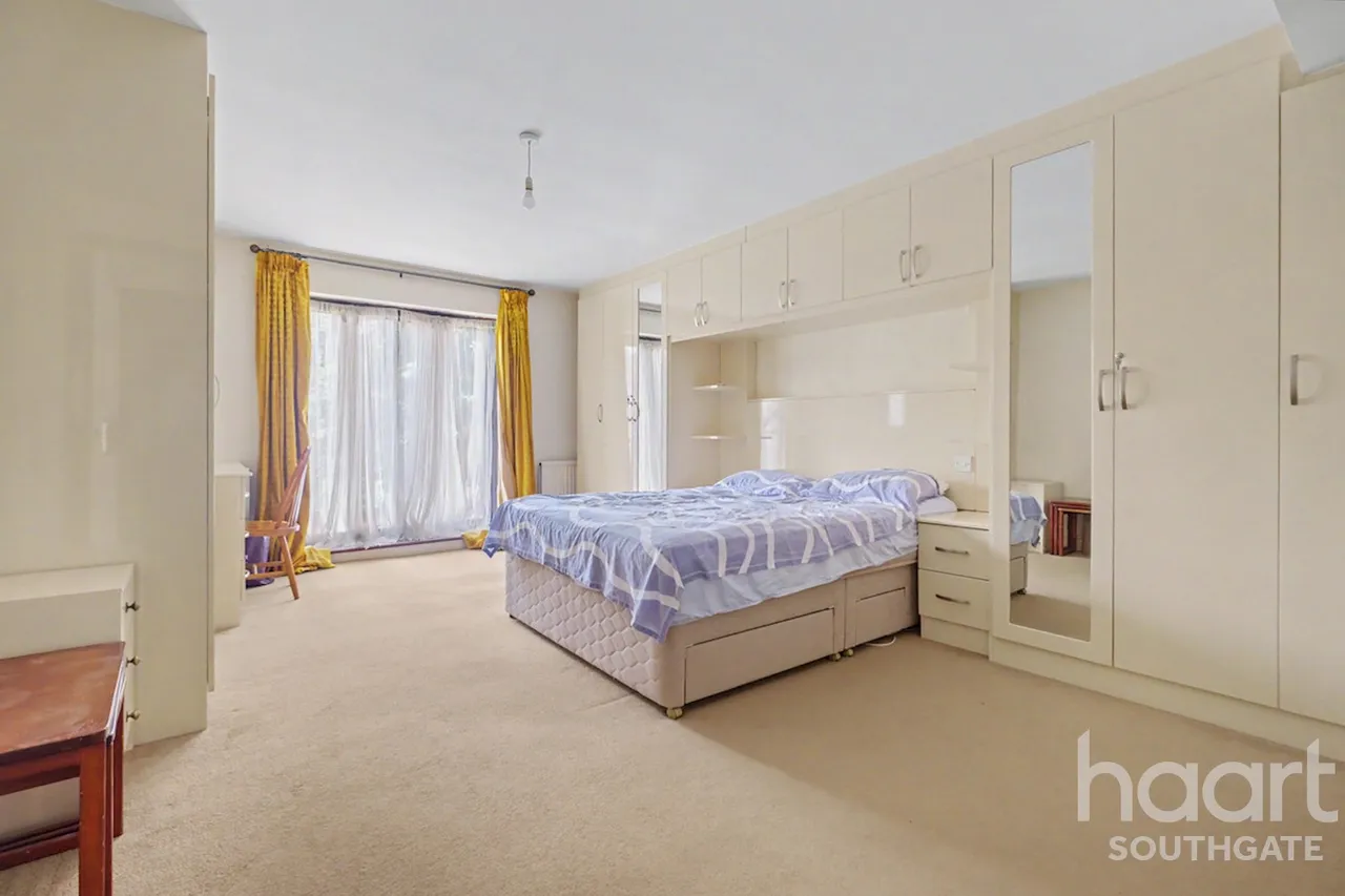 Holden Avenue, London, N12, photo 5
