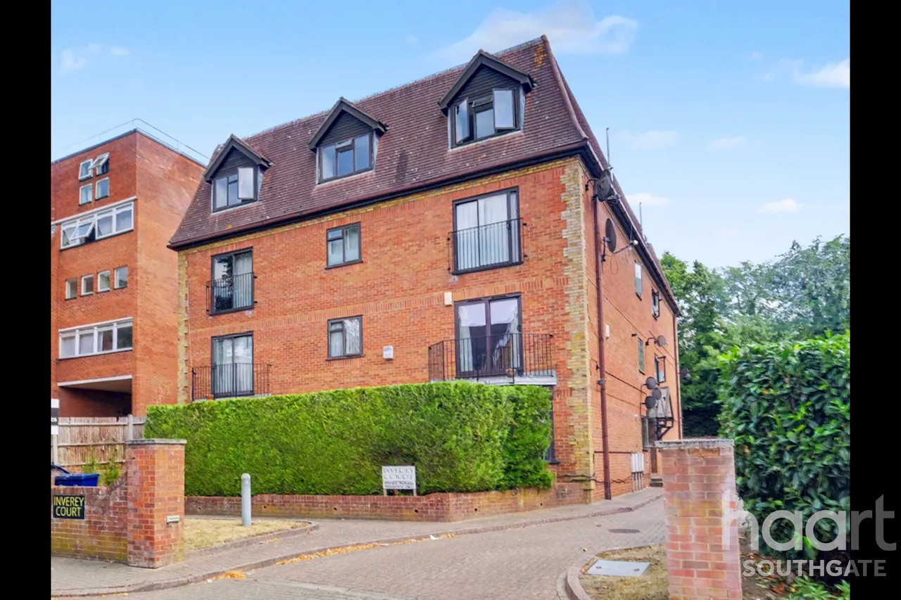 Holden Avenue, London, N12, photo 20