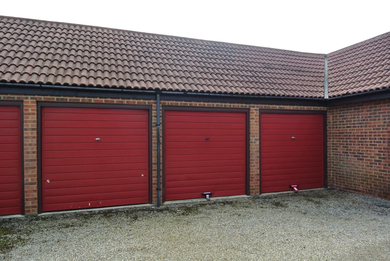 Englefield Close, Englefield Green, Egham, TW20 0SE, photo 7
