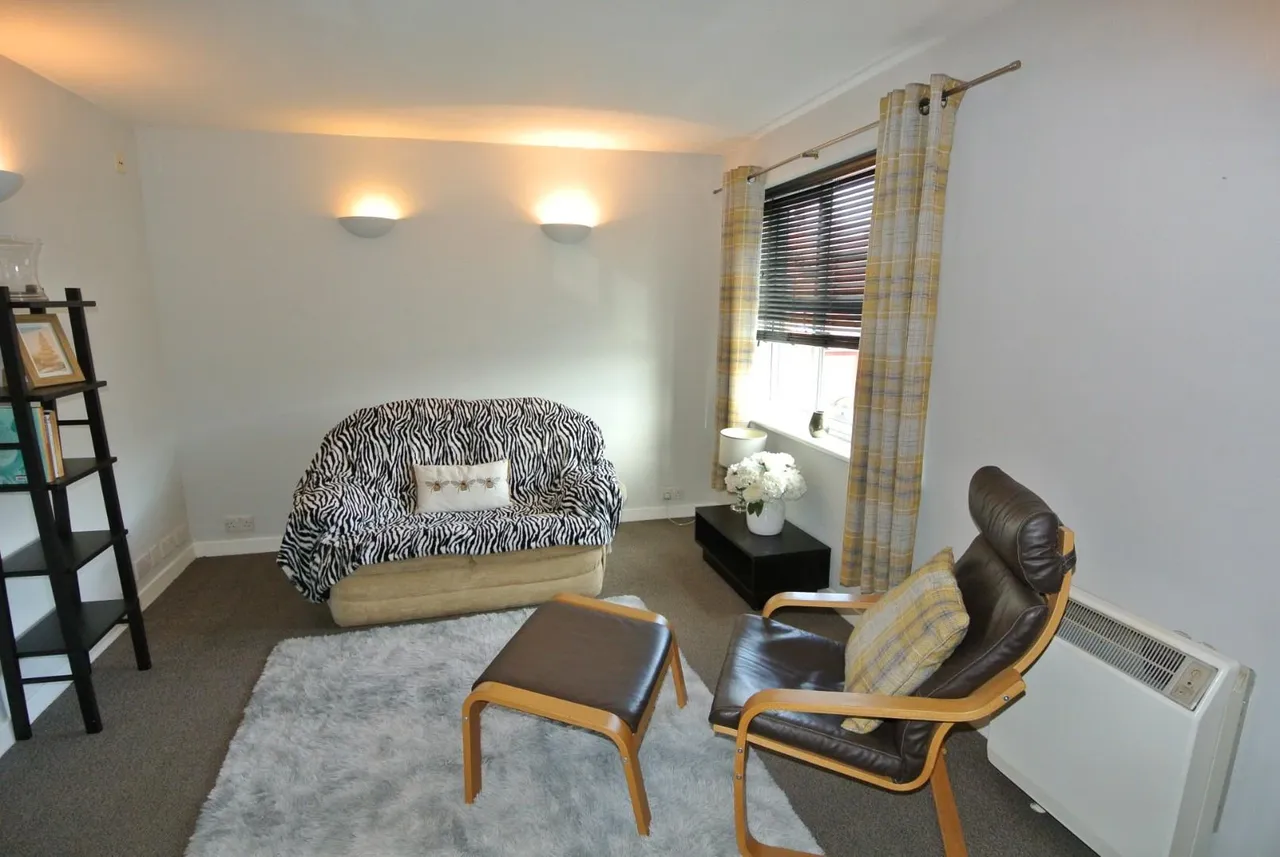 Englefield Close, Englefield Green, Egham, TW20 0SE, photo 3
