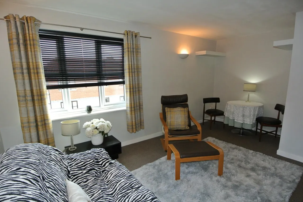 Englefield Close, Englefield Green, Egham, TW20 0SE, photo 4