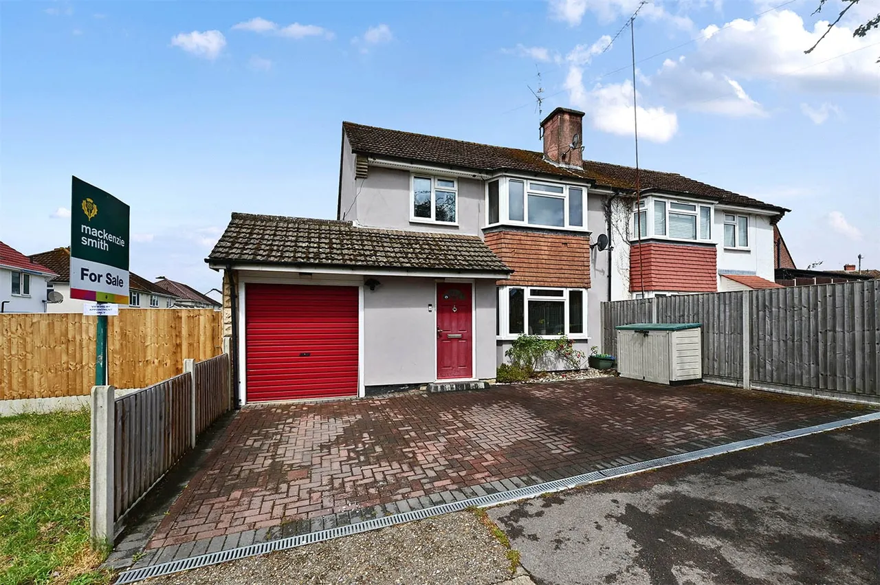 3 bed house for sale — Greatfield Road, Farnborough, Hampshire, GU14 8HD