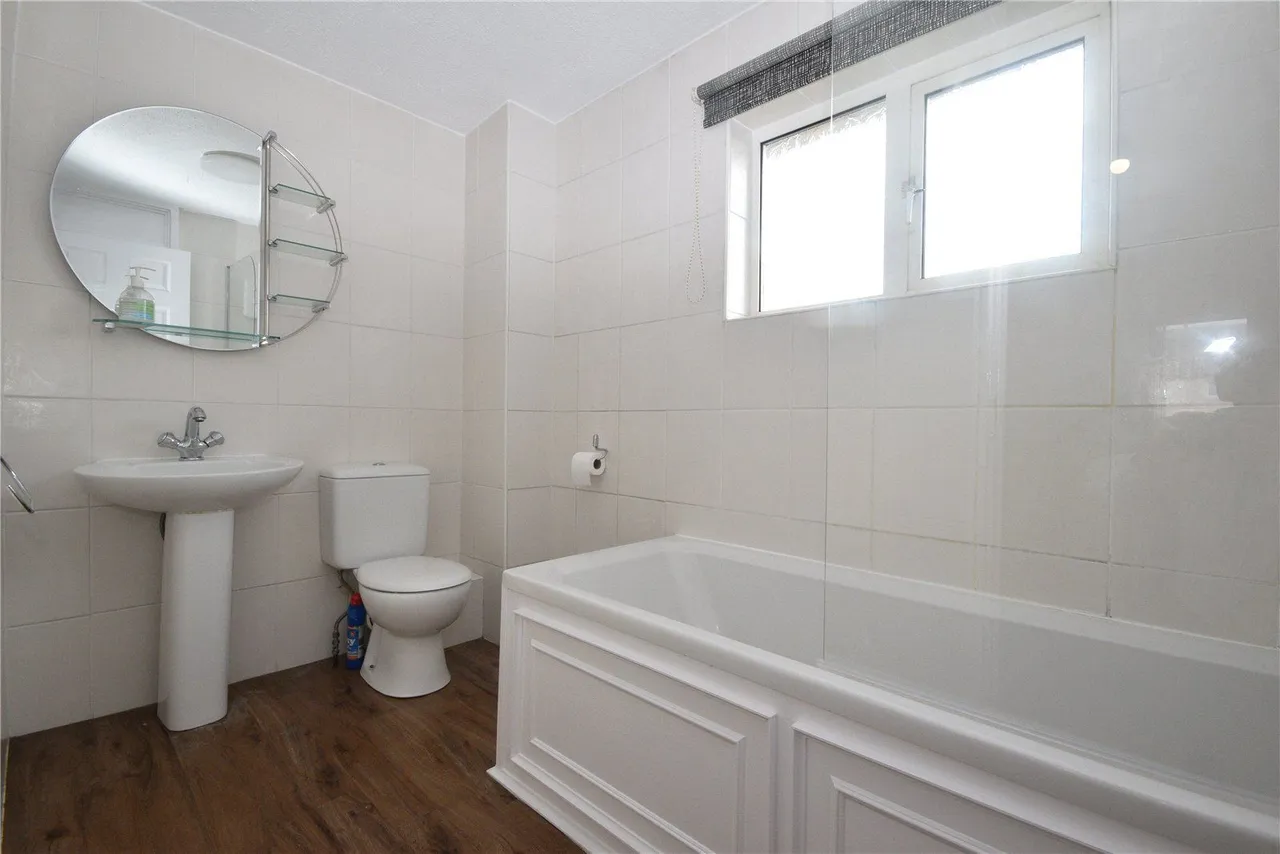 Bruce Lawn, Leeds, LS12, photo 13