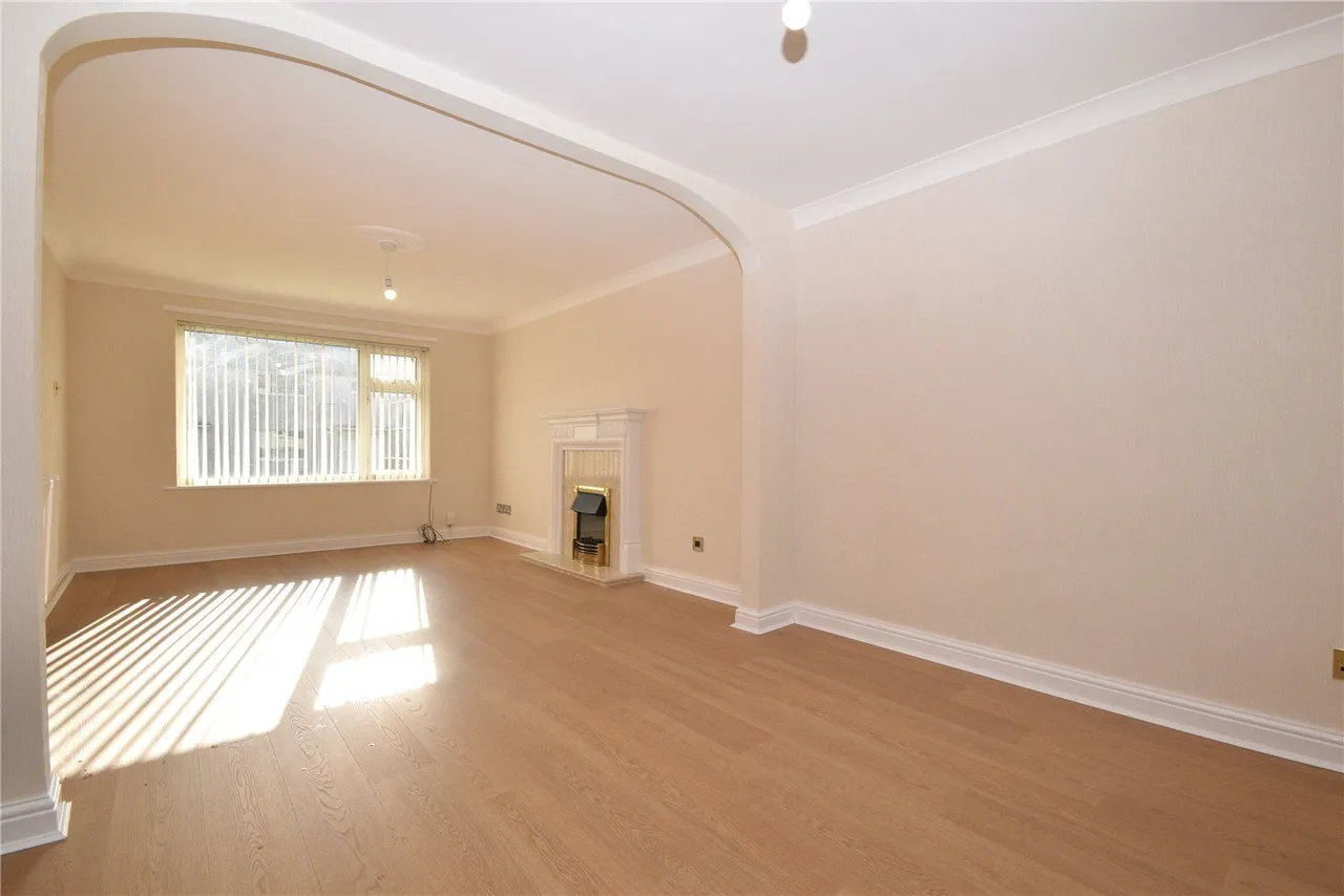 Bruce Lawn, Leeds, LS12, photo 2