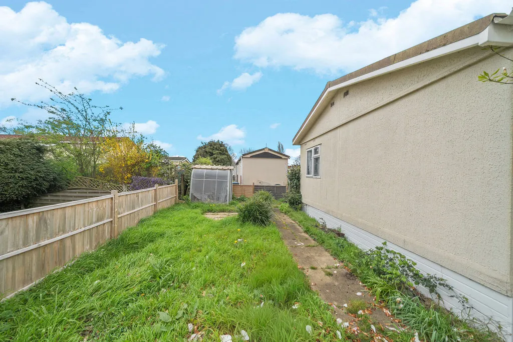 Penton Park, Chertsey KT16 8QB, photo 8
