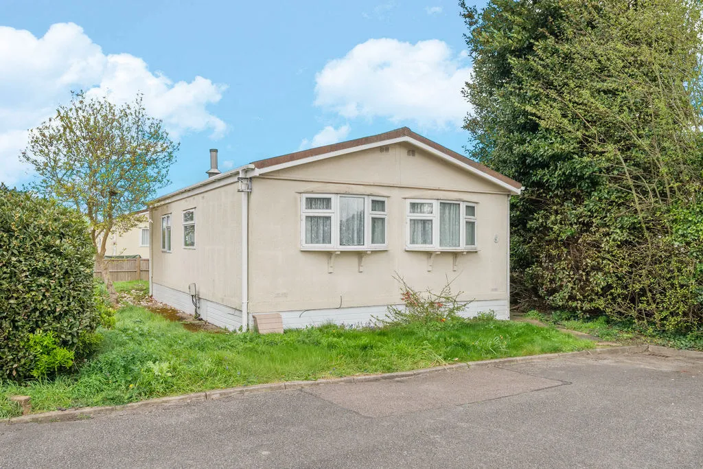 2 bed house for sale — Penton Park, Chertsey KT16 8QB