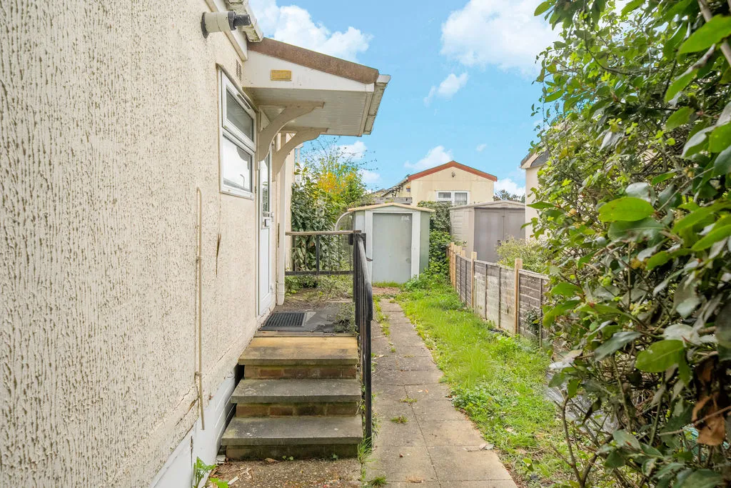 Penton Park, Chertsey KT16 8QB, photo 9