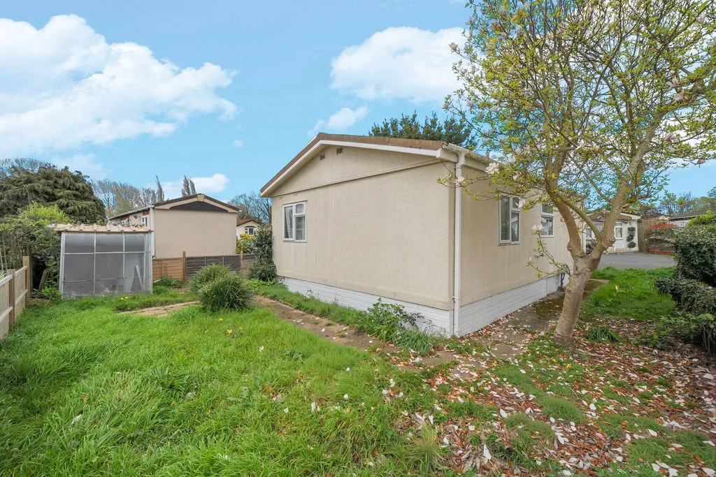 Penton Park, Chertsey KT16 8QB, photo 10