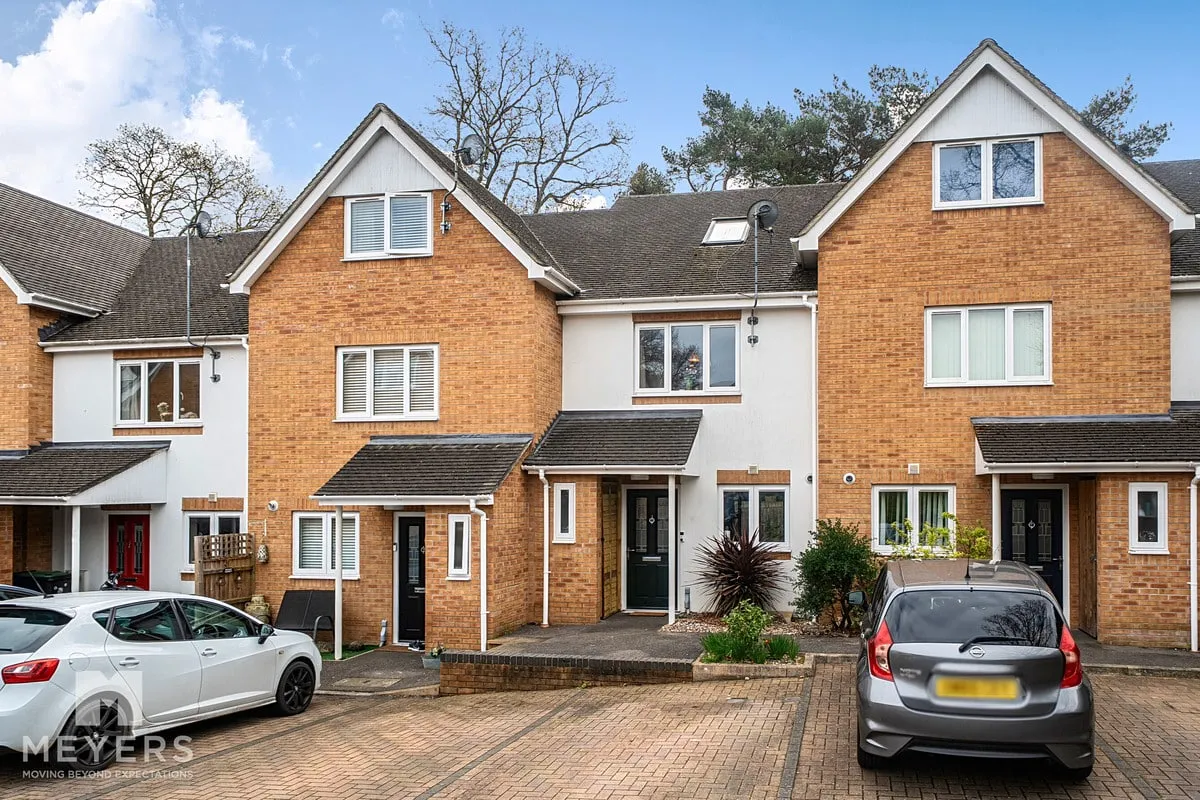 Olivia Close, Corfe Mullen, BH21, photo 13