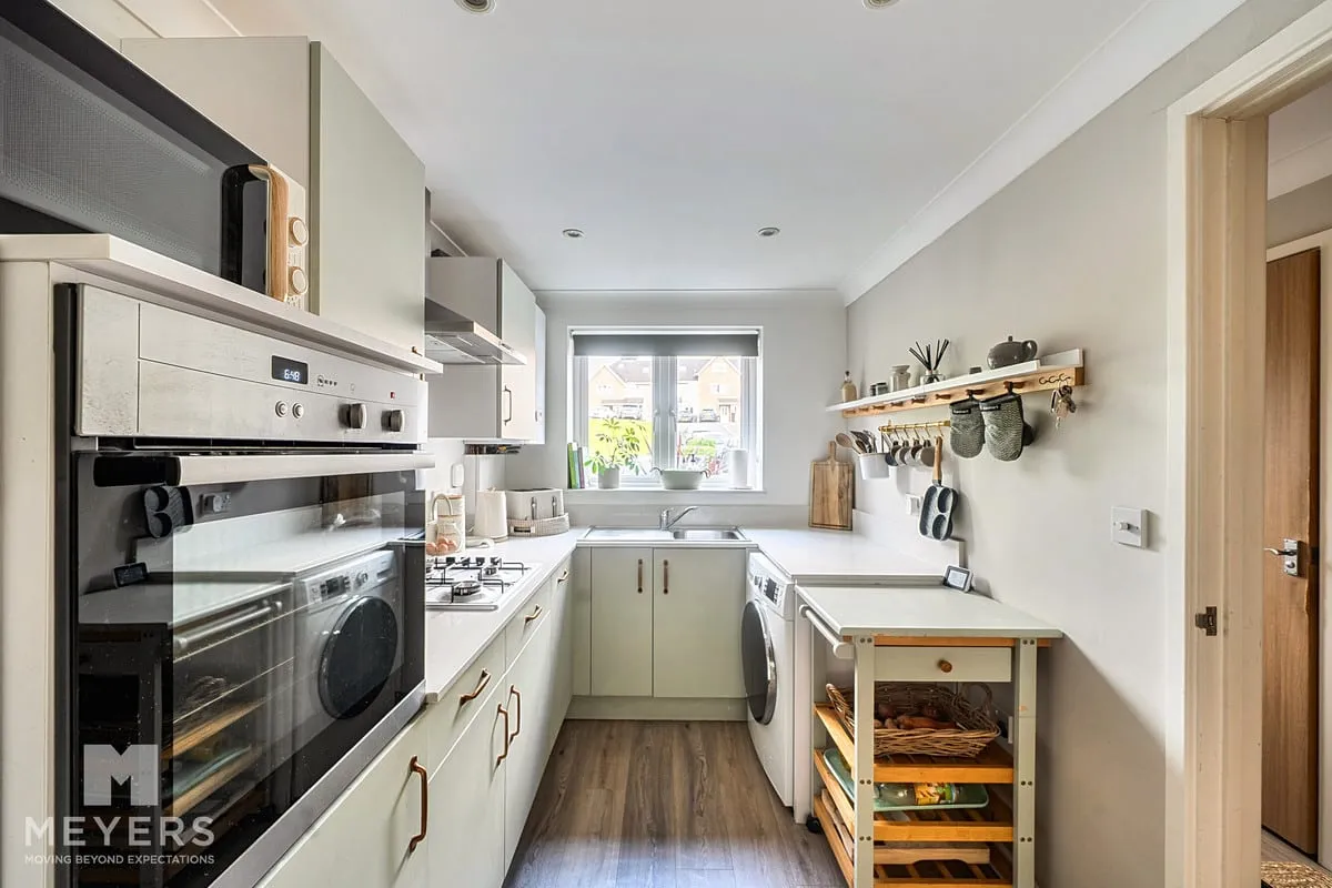 Olivia Close, Corfe Mullen, BH21, photo 3
