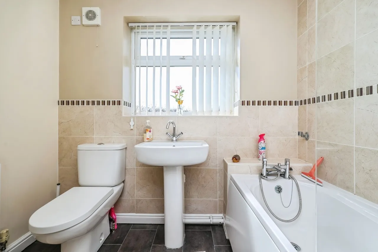 Minster Close, Hucknall, Nottingham, Nottinghamshire, NG15, photo 17