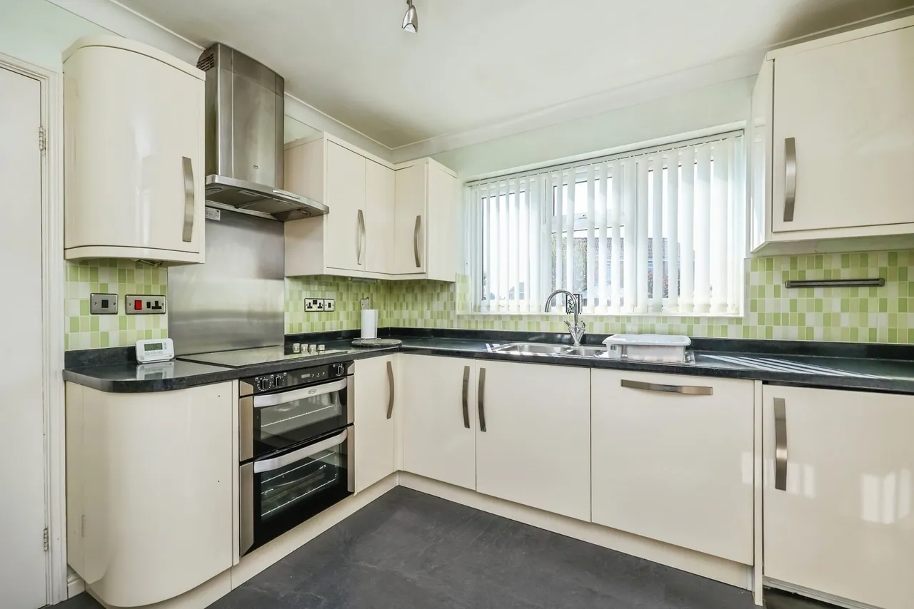 Minster Close, Hucknall, Nottingham, Nottinghamshire, NG15, photo 3