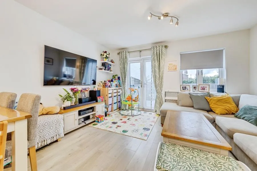 Moy Green Drive, Horley, RH6, photo 2
