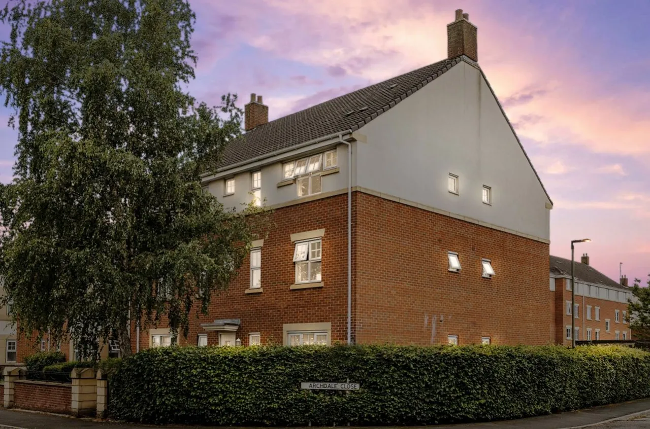 2 bed flat for sale, Archdale Close, Chesterfield, S40