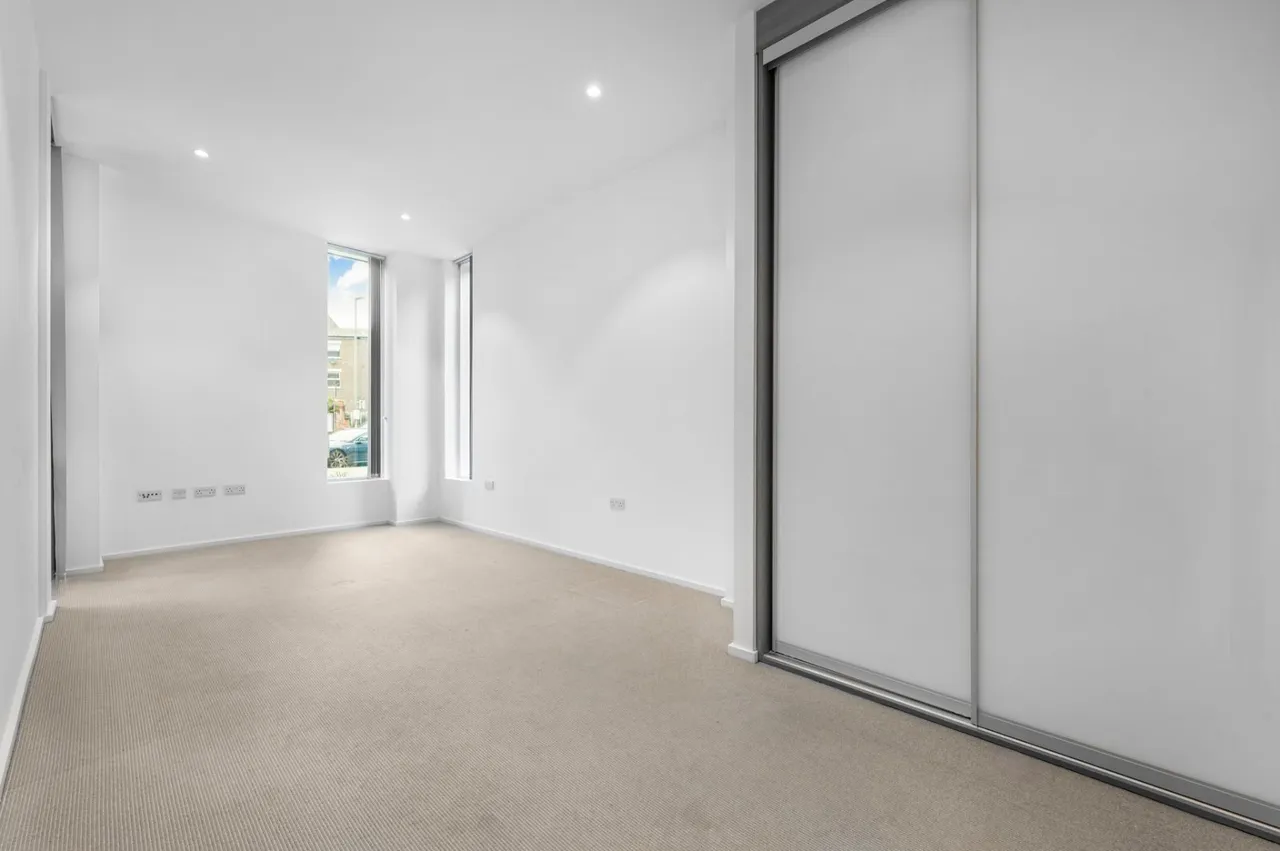 Broomhill Road, London, SW18, photo 12