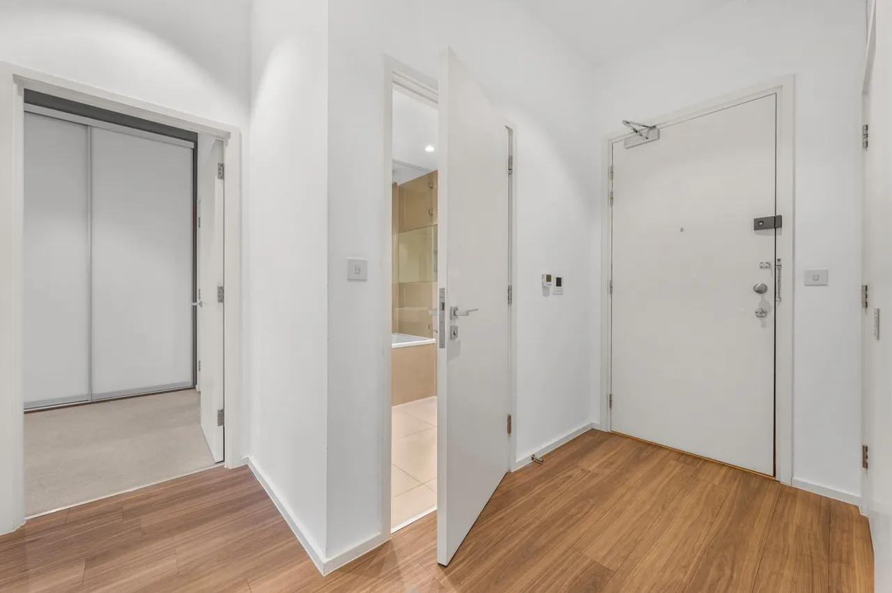 Broomhill Road, London, SW18, photo 14