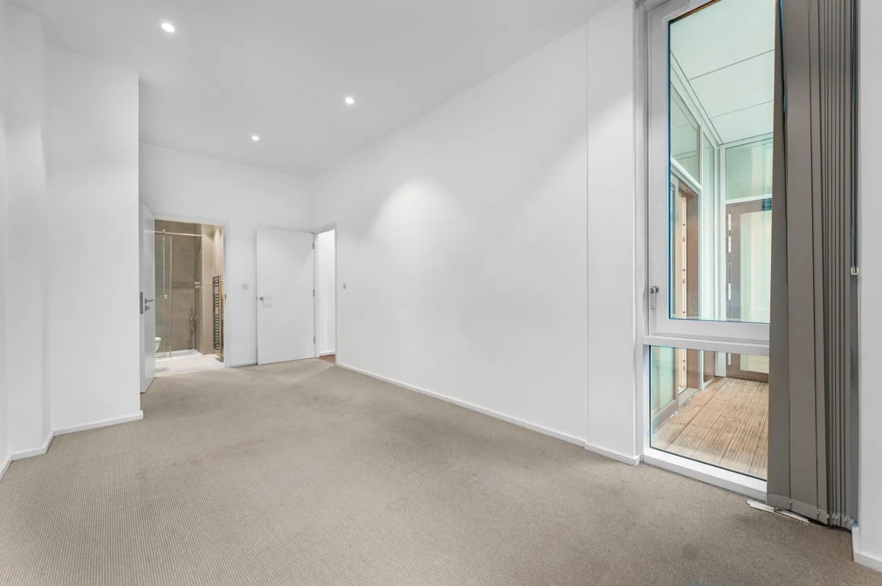 Broomhill Road, London, SW18, photo 11