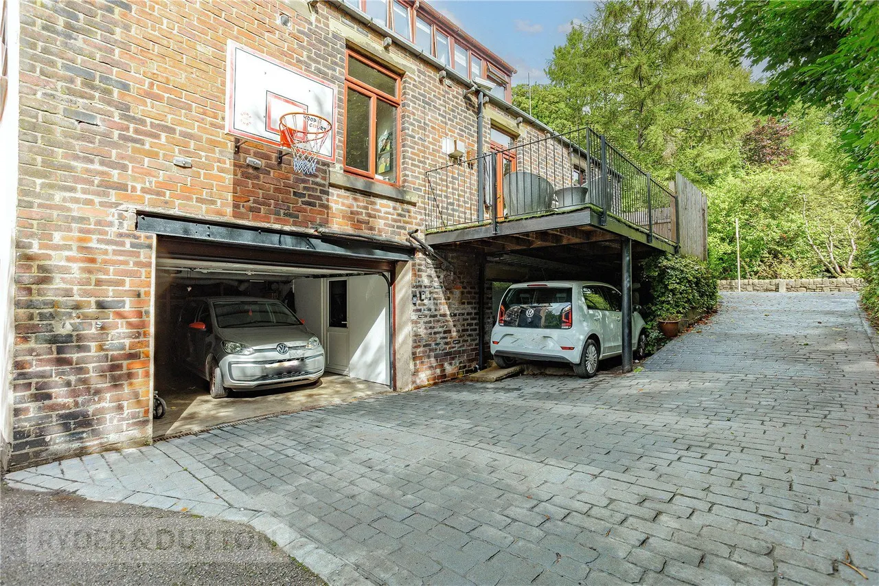 High Street, Uppermill, OL3, photo 22